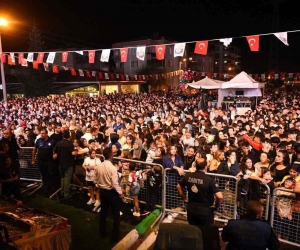 Yenişehir Biber Festivalii’nde Hakan Altun ve Merve Özbey rüzgarı