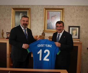 Cumhurbaşkanı Yardımcısı Yılmaz, Çaykur Rizespor’u ziyaret etti