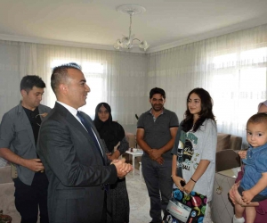 Vali Çiçek şehit ailesini ziyaret etti