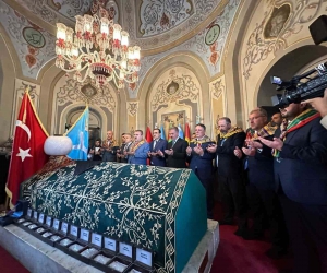 TBMM Başkanı Kurtulmuş, Ertuğrul Gazi Türbesi’nde dua etti