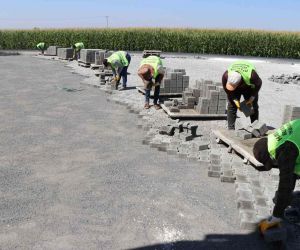 Haliliye’de kilitli beton parke yerleştirme çalışmaları tam not alıyor