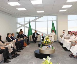 Bakan Özhaseki, Suudi Arabistan Belediye, Kırsal İşler ve Konut Bakanı Al Hogail ile bir araya geldi