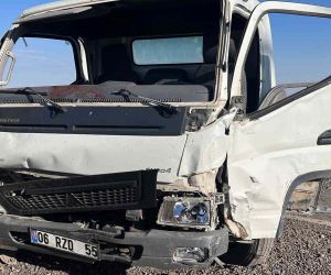 Diyarbakır’da 3 aracın karıştığı kazada 2’si bebek 6 kişi yaralandı