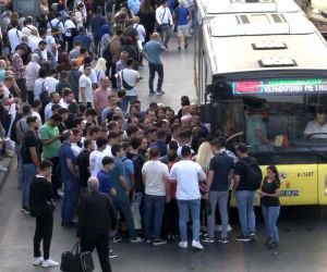 İstanbul’da okulların açılmasıyla birlikte trafik yoğunluğu oluştu