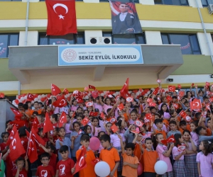 Manisa’da 300 bin öğrenci için ilk ders zilini Vali Ünlü çaldı