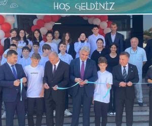 Şehrin en büyük ortaokulu törenle hizmete açıldı