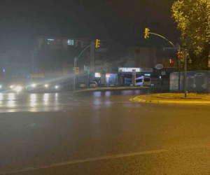 Küçükçekmece’de seyir halindeki araca silahlı saldırı: 1 yaralı