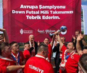Avrupa şampiyonu Down Sendromlu Futsal Milli Takımı, Ümraniye’de coşkuyla karşılandı