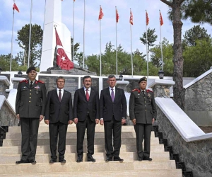 Cumhurbaşkanı Yardımcısı Yılmaz, Boğaz Şehitliği’ni ziyaret etti
