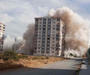Malatya’da yüksek katlı binaların patlayıcı ile yıkımı sürüyor