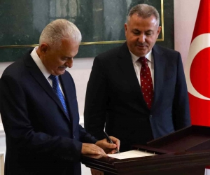 Binali Yıldırım’dan İzmir Valiliğine ziyaret