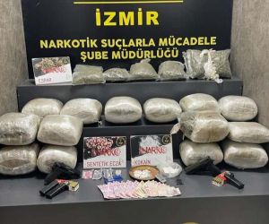 Okullar açıldı, İzmir’de narkotik polisleri operasyonlara hız verdi
