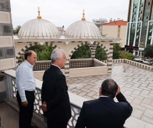 Vali Çakır, camii inşaatında incelemelerde bulundu