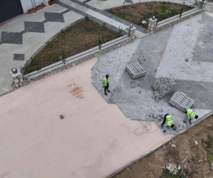 Kaldırımlar ve yollar yeni baştan yapılıyor