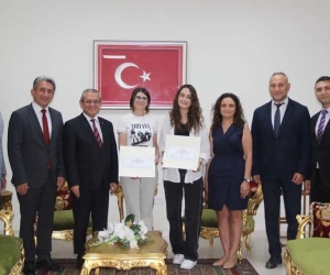 YKS 2023’te Türkiye derecesi yapan öğrenciler Kaymakam Eriş ile bir araya geldi