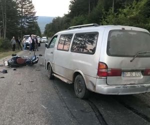 Minibüsle çarpışan motosikletin sürücüsü hayatını kaybetti