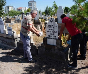 Yürekleri burkan cenaze: Kemikleri plastik kutunun içerisinde getirildi
