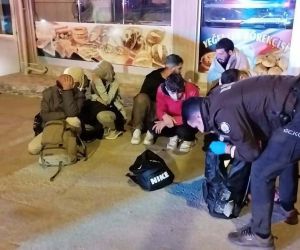 Polisten kaçan göçmen kaçakçıları, yol çalışmasının yapıldığı ‘kapalı’ sokakta yakalandı