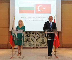 Bakan Ersoy, Bulgaristan hava yollarının uçuşlarını artırmasının turizme olumlu etkisine vurgu yaptı