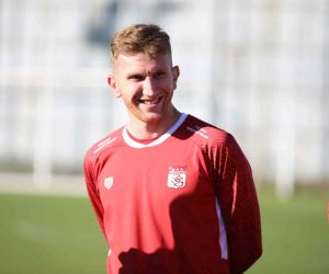 Sivasspor’un yeni transferi Burak Kapacak ilk idmanına çıktı