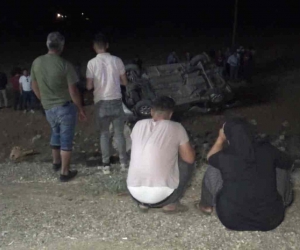  Eşini hastaneye götürürken kaza yaptı: 1 ölü, 3 yaralı
