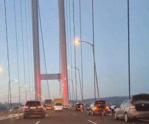 Osmangazi Köprüsünde bir garip olay: Çok sayıda aracın lastikleri aynı anda patladı.