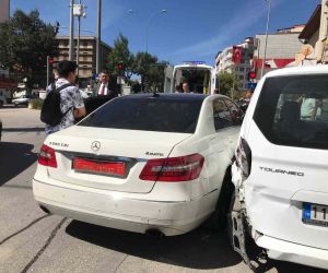 MHP Genel Başkan Yardımcısı Yönter’in koruma aracı kaza yaptı
