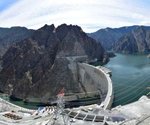 Yusufeli Barajı’nda türbinler elektrik test üretimi için dönmeye başladı