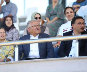 Vali Çiçek ve Başkan Büyükkılıç, Atlı Okçuluk Türkiye Şampiyonasını ziyaret etti