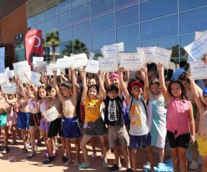 Aydın’da 750 öğrenci Büyükşehir Belediyesi’nden yüzme sertifikası aldı