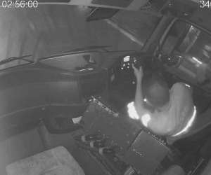 İstanbul’da temizlik personeli dehşeti kamerada: Belediye aracıyla vatandaşı ezdi