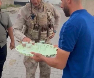 Silopi’de izinsiz yürüyüşe müdahale eden jandarmaya halktan ikram