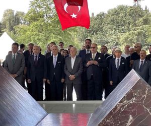 CHP Genel Başkanı Kılıçdaroğlu, Özal ve Menderes’in anıt mezarlarını ziyaret etti