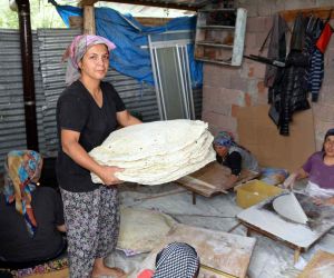 Antalyalı ev hanımları, imece usulü yufka ekmek geleneğini yaşatıyor