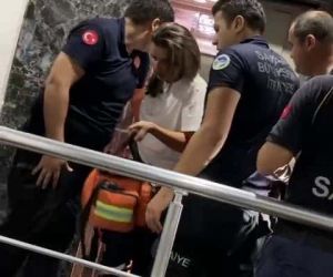 Sağlıkçıların asansörle imtihanı: İtfaiye ekipleri dakikalarca kurtarmak için mücadele verdi