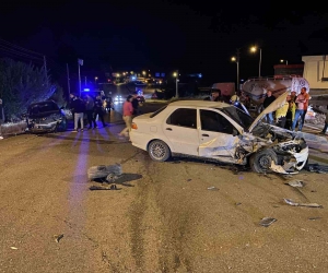 Kazada anne ve kızı yaralandı, diğer araçtaki 2 kişi kaçtı