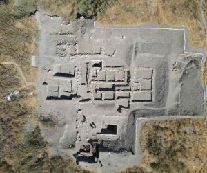 Anadolu’nun tarihine ışık tutan Eskiyapar Höyük’te 3 bin 500 yıllık yapı gün yüzüne çıkıyor