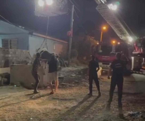 Kuyuya düşen inek, vinçle kurtarıldı