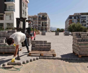 Yunusemre’den 7 sokakta taş döşeme çalışması
