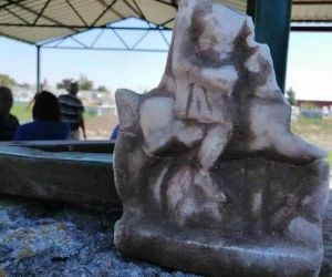 Mezar kazısında Roma dönemine ait ‘Üç Güzeller’ heykeli bulundu