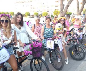 Fethiye’de “Süslü Kadınlar” bisiklet turu coşkusu