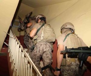 Mersin’de suç örgütü üyelerine operasyon: 17 gözaltı