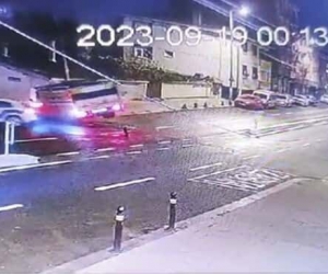 Sultanbeyli’de polis memurunun yaralandığı kazanın güvenlik kamera görüntüsü ortaya çıktı
