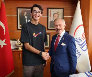Dünya şampiyonu Mete Gazoz’dan Bayrampaşa Belediye Başkanı Aydıner’e ziyaret