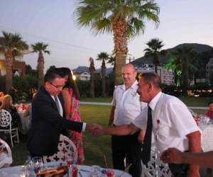 Marmaris’te gaziler ve şehit yakınları için yemek düzenlendi