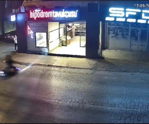  Motosiklete çarpan motosikletli metrelerce böyle savruldu