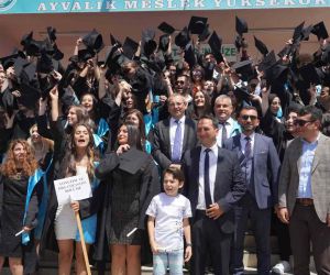 Ayvalık Fidanları’na 800 Türk Lirası burs desteği