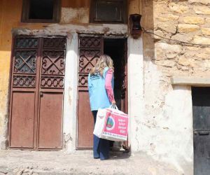 Siirt Belediyesi,  ’Hoş Geldin Bebek’ paketlerini ailelere teslim etmeye devam ediyor