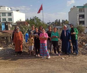 Depremde okulu yıkılan mahalleli yenisinin yapılmasını istiyor