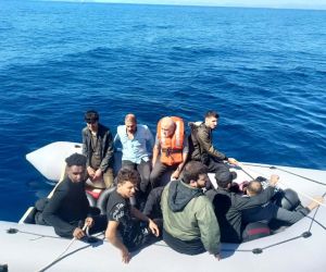 Balıkesir açıklarında 13 düzensiz göçmen kurtarıldı